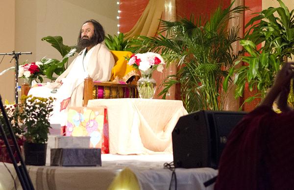 Sri Sri Ravi Shankar speaks to attendees of the Art of Living Retreat Monday evening at the International Center for Meditation and Well Being. The retreat took place last Saturday through Tuesday at Heavenly Mountain. Olivia Wilkes | The Appalachian