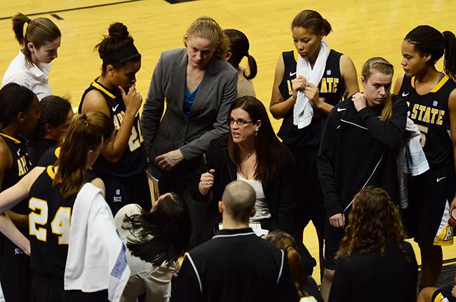 The Appalachian State Women’s basketball team rallies around head coach Darcie Vincent during a timeout in Thursdays 79-61 loss against UNC-Charlotte.  Courtesy Photo  |  Chris Crews 